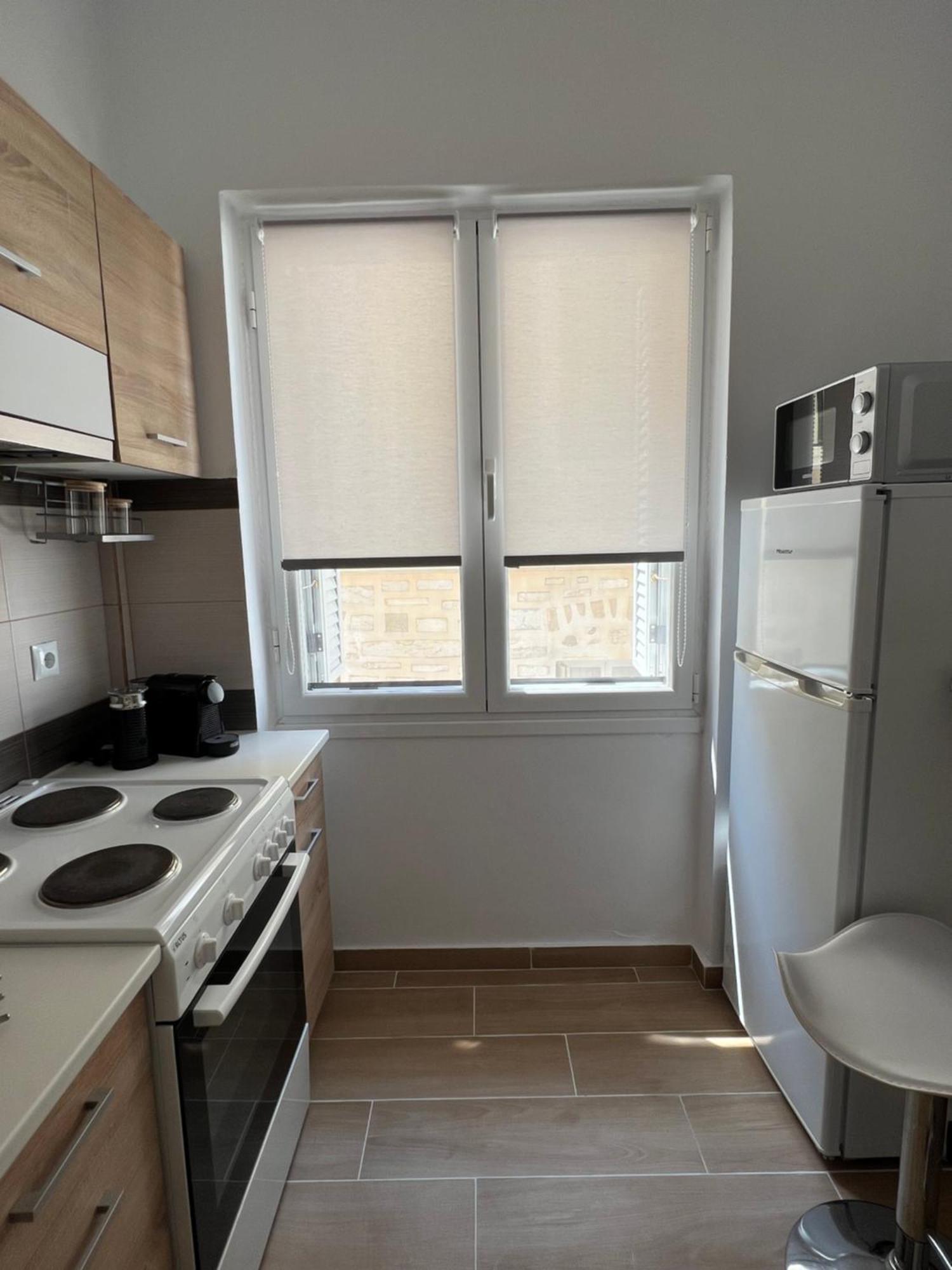 Calm Joy & J - Happy Apartment
